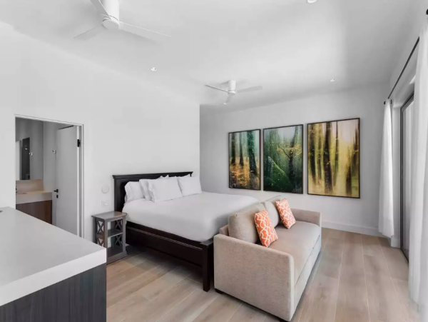 Experience Luxury Five Bedroom Retreat - Your Bohemian Escape in Nassau